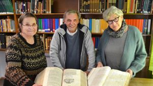 Bücher in Hechingen restauriert: Der Wunder-Spiegel glänzt wieder