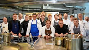 Nachsorgeklinik in Tannheim: Sterne-Team um Harald Wohlfahrt  verwöhnt  Gäste beim Gala-Dinner